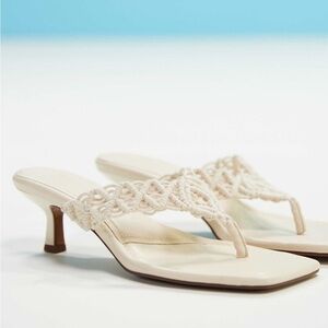 NEW ASOS DESIGN Hawaii weave toe thong kitten heel sandals in off-white 10